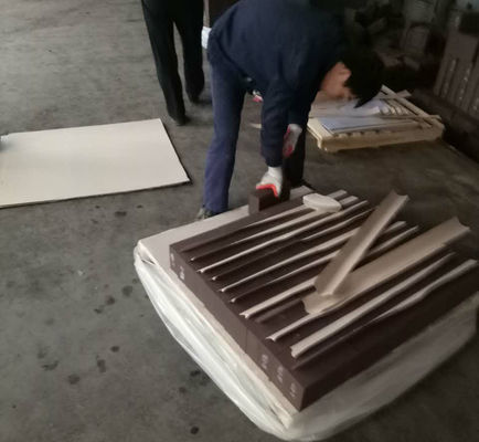 อิฐทนไฟ Magnesite Chrome ขนาดขายดีและกำหนดเองสำหรับเตาเผาแก้ว