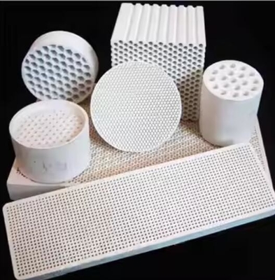 แข็งแรงสูง 50-200 มม Cordierite กระจกอินฟราเร็ด Honeycomb แผ่นเซรามิกสําหรับการเผาความทนต่อการกระแทกทางความร้อน